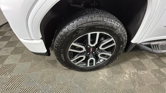 Used 2025 GMC Sierra 1500 AT4 w/ AT4 Premium Package AWD/4WD image 9