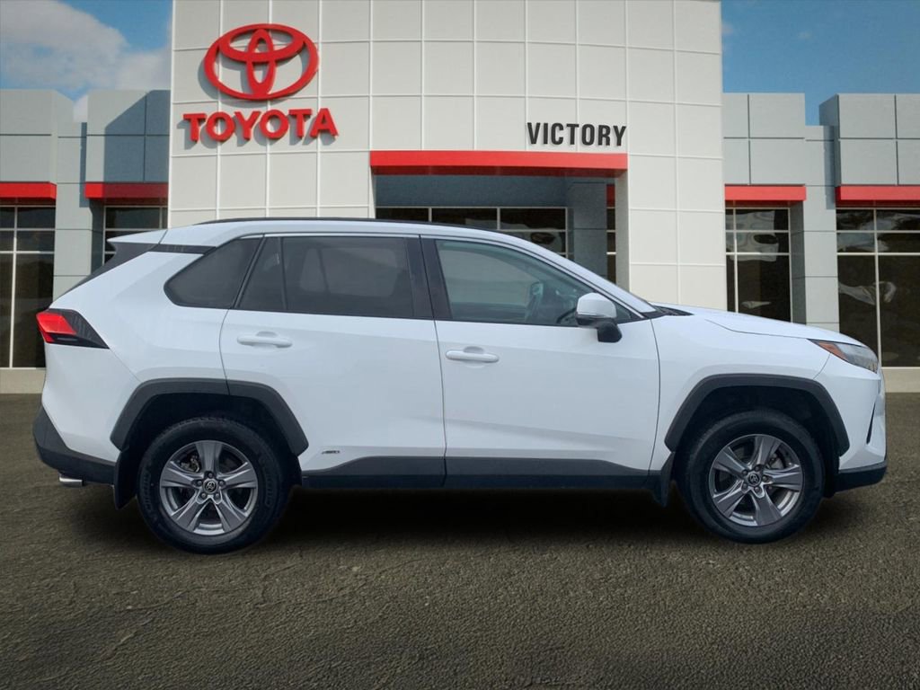 Used 2022 Toyota RAV4 XLE video 2