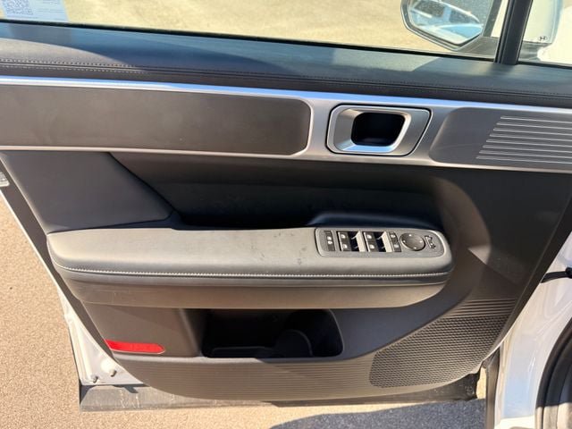 Used 2025 Hyundai Santa Fe SEL FWD image 3