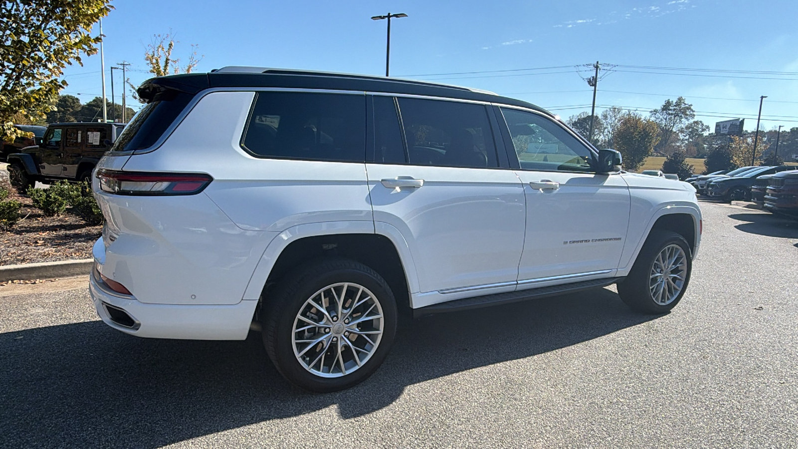 Used 2022 Jeep Grand Cherokee L Summit w/ Advanced Protech Group IV AWD/4WD image 8