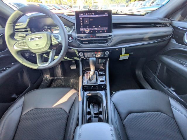 New 2026 Jeep Compass Latitude image 13