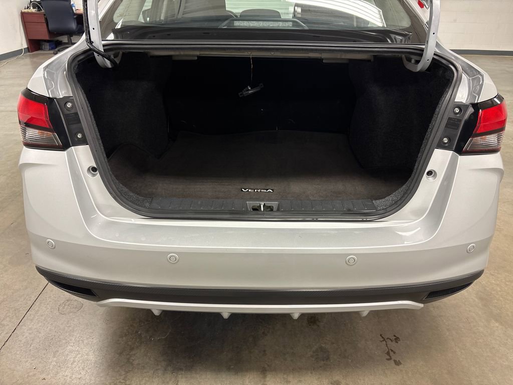 Used 2025 Nissan Versa SV FWD image 18