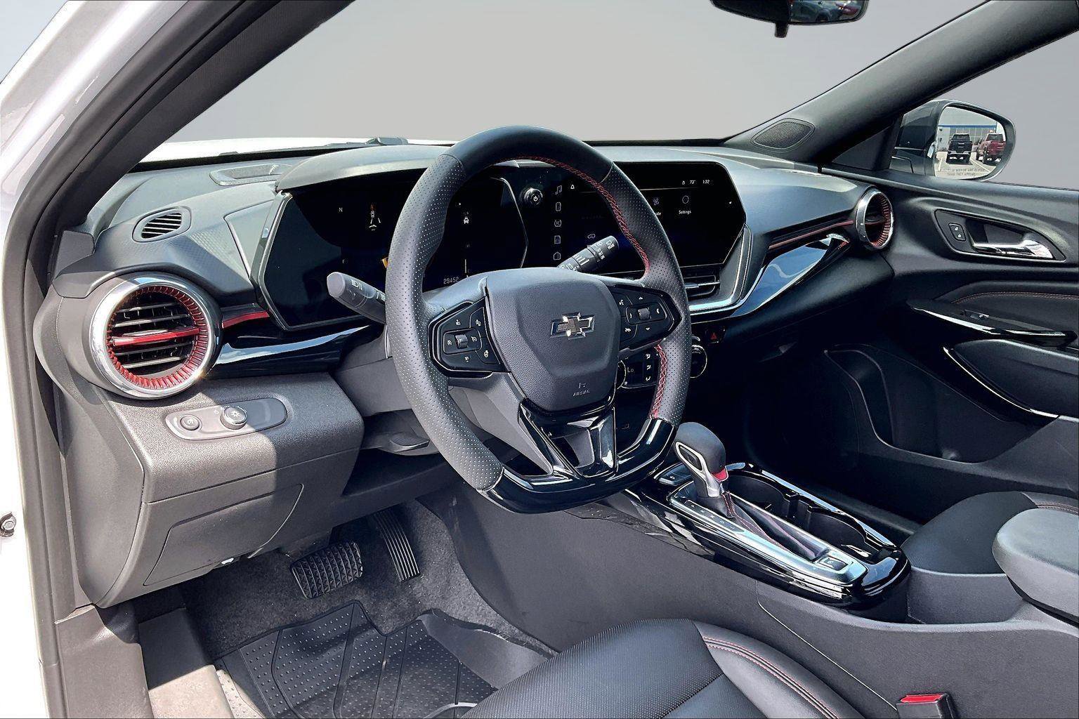 Used 2025 Chevrolet Trax RS w/ Driver Confidence Package FWD image 15