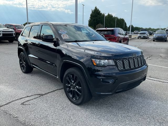 Used 2020 Jeep Grand Cherokee Altitude RWD image 3