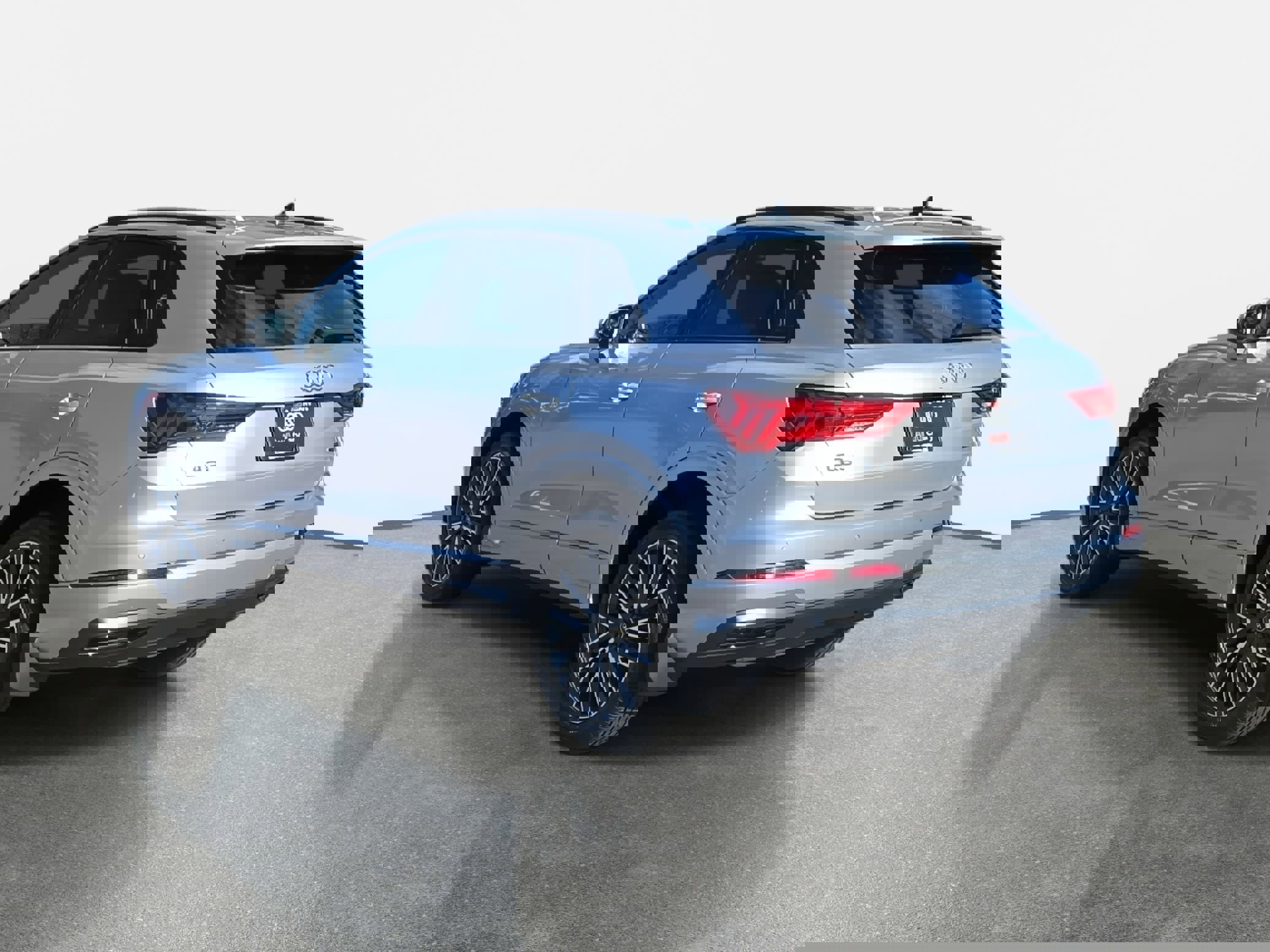 Used 2023 Audi Q3 2.0T Premium w/ Black Optic Package image 7