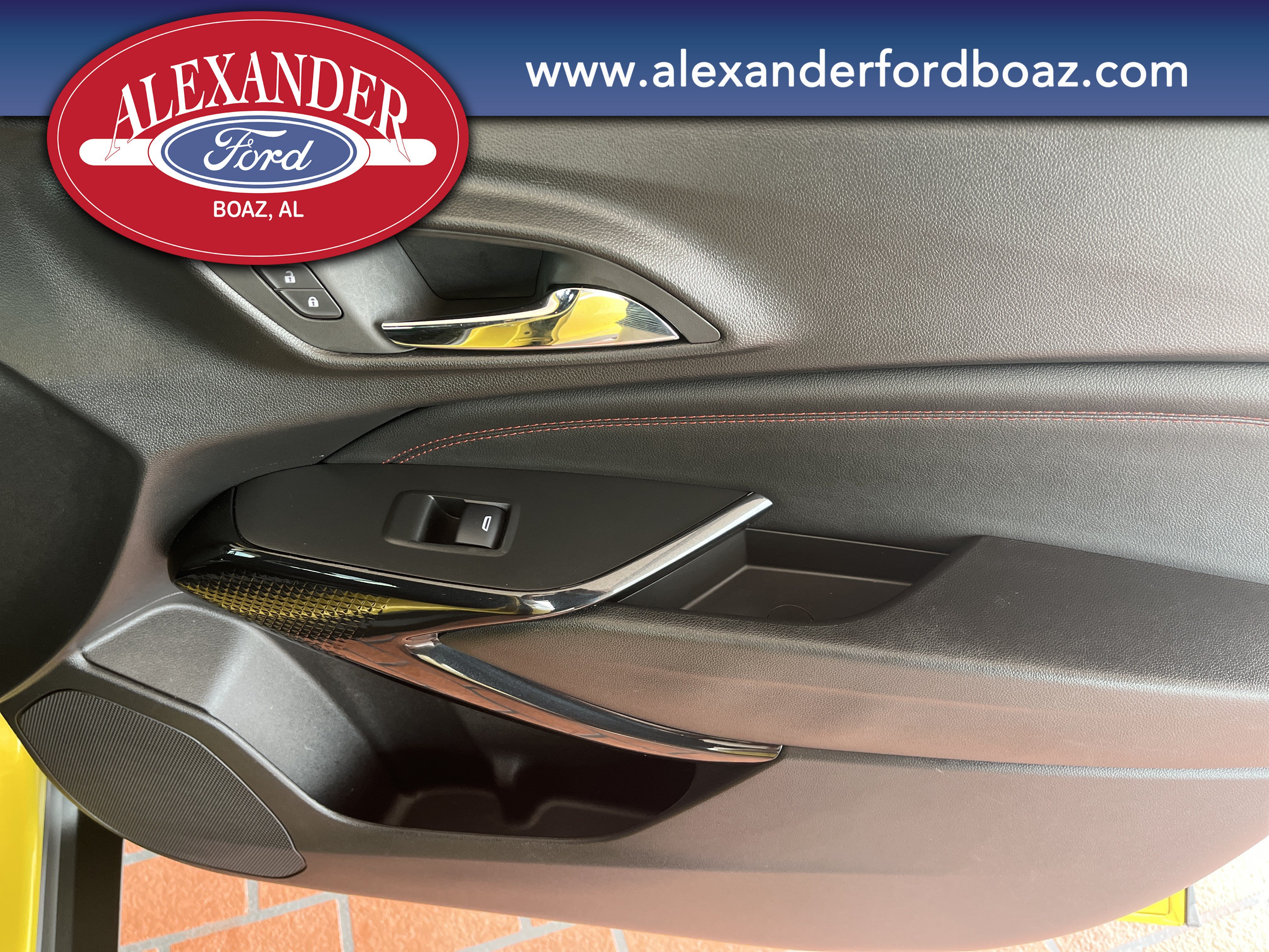 Used 2025 Chevrolet Trax RS w/ Sunroof Package FWD image 14
