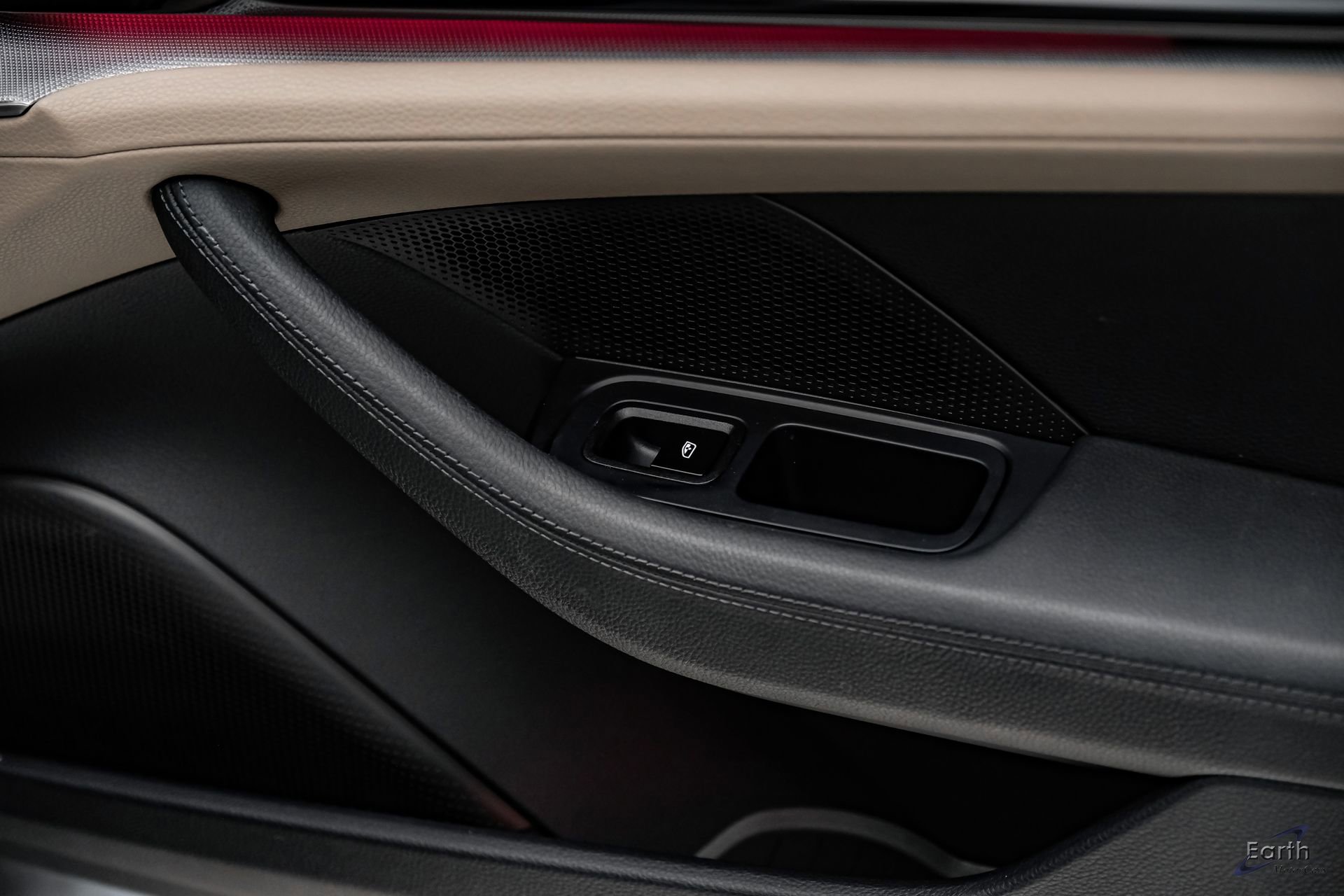 Used 2025 Porsche Panamera w/ Premium Package image 80