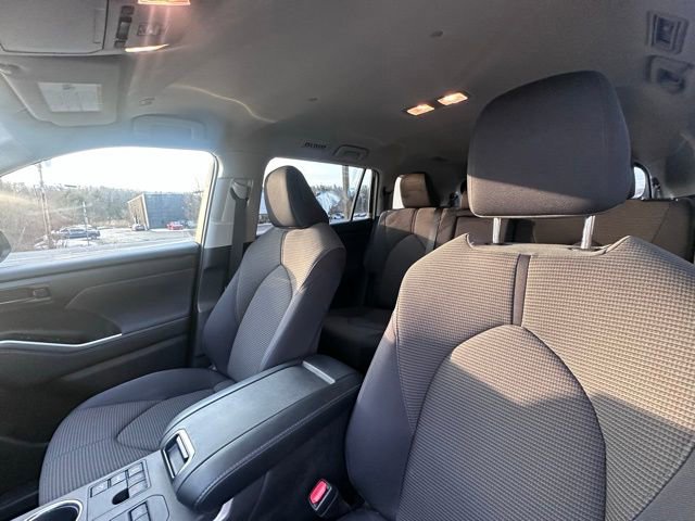 Used 2023 Toyota Highlander LE image 12