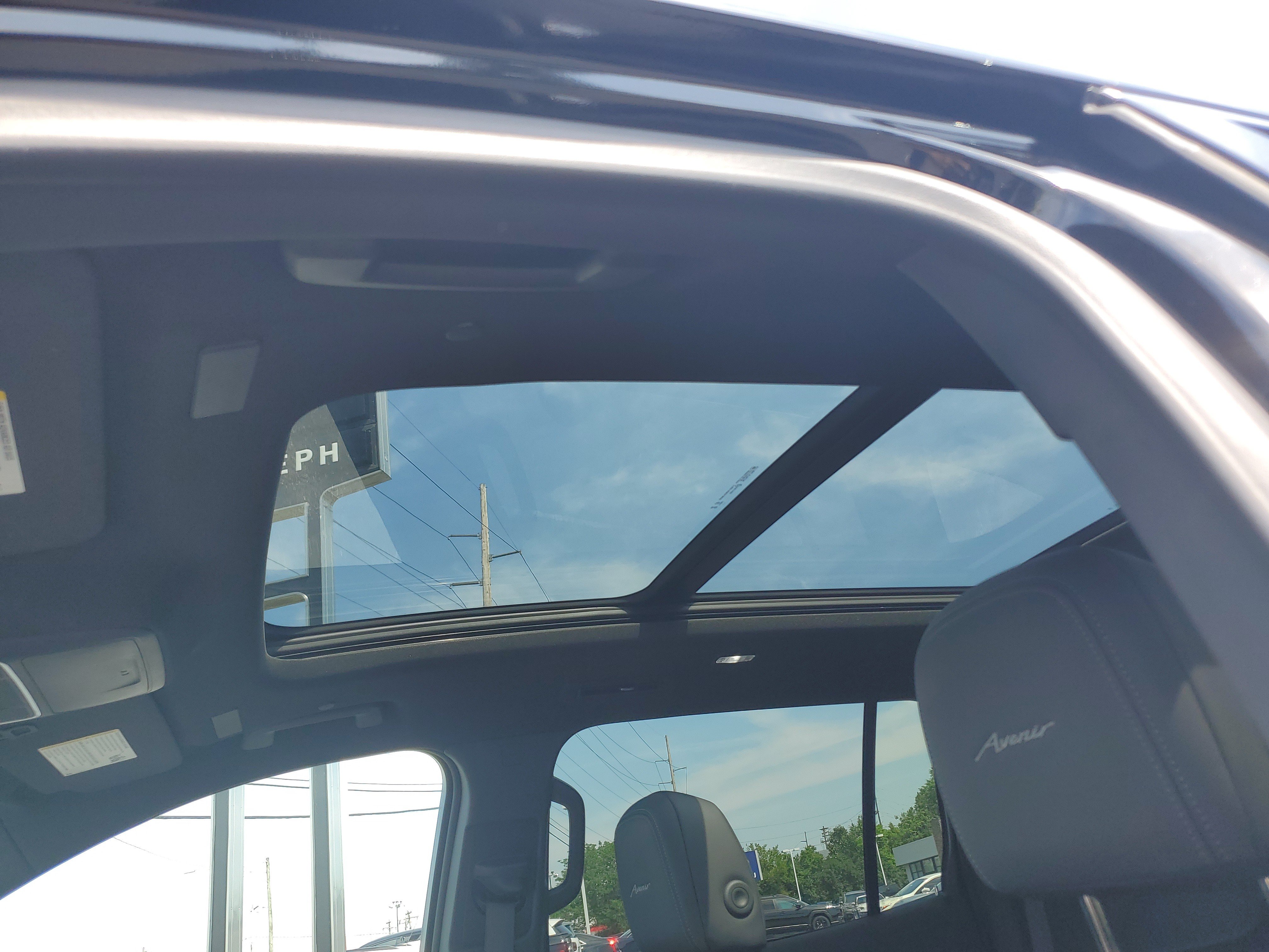 Used 2025 Buick Enclave Avenir w/ Trailering Package, 5000 lbs. AWD/4WD image 17