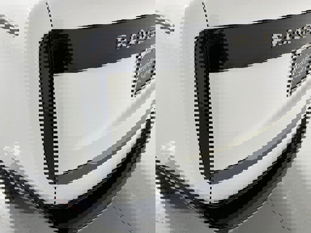 Used 2024 Land Rover Range Rover Long Wheelbase SE image 13