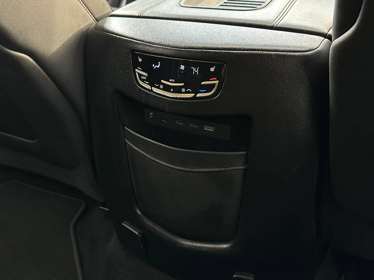 Used 2018 Cadillac Escalade ESV Premium Luxury AWD/4WD image 37