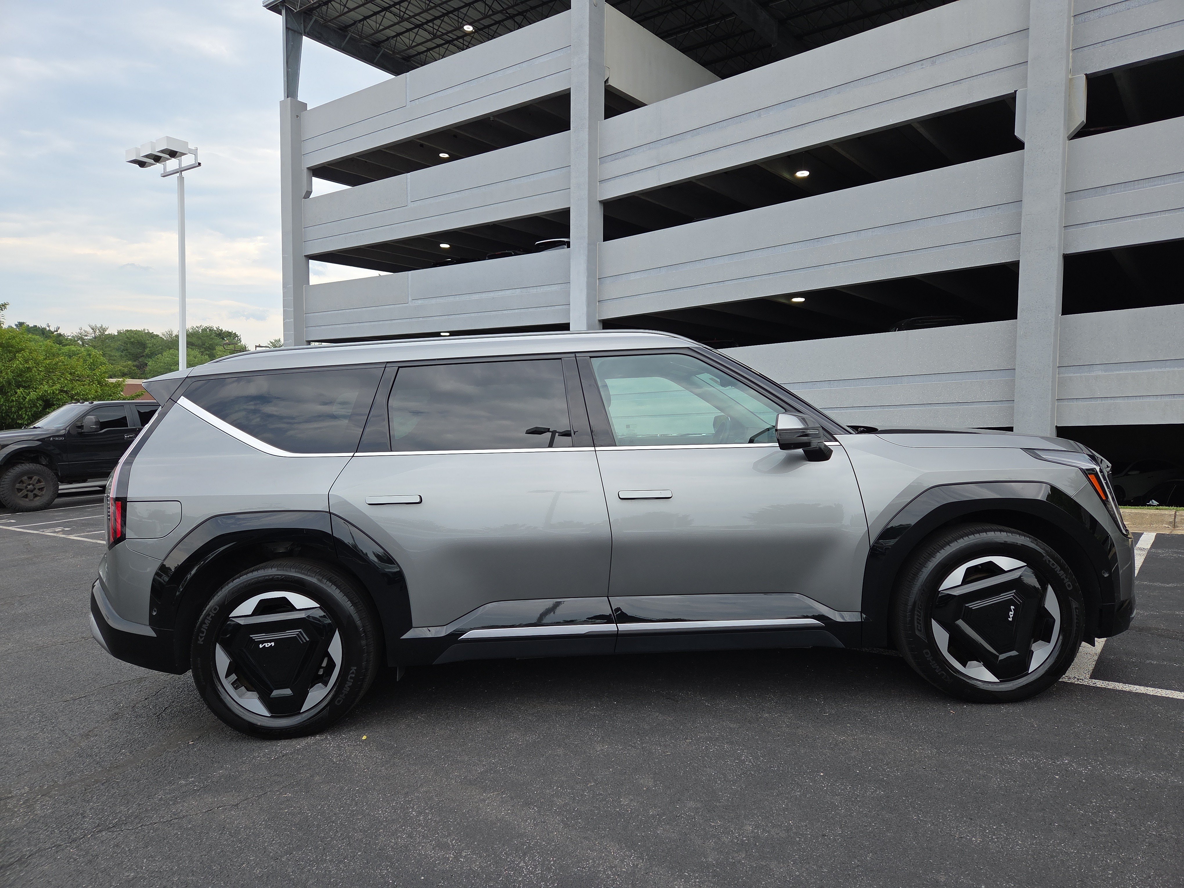 Certified 2024 Kia EV9 Land AWD/4WD image 2