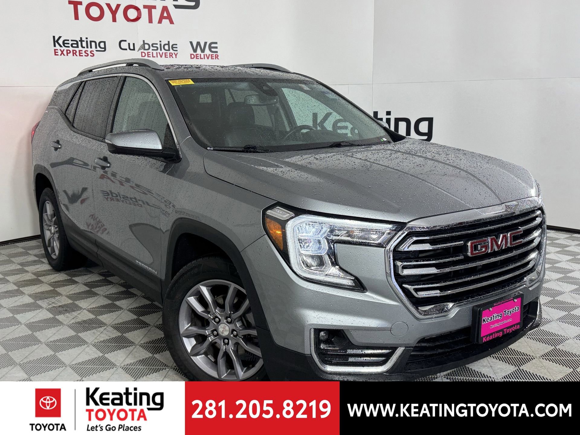 Used 2024 GMC Terrain SLT image 2