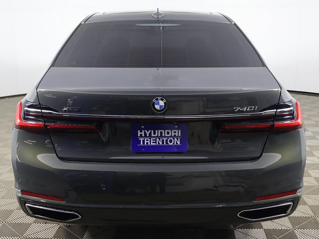 Used 2021 BMW 740i xDrive w/ Premium Package image 17