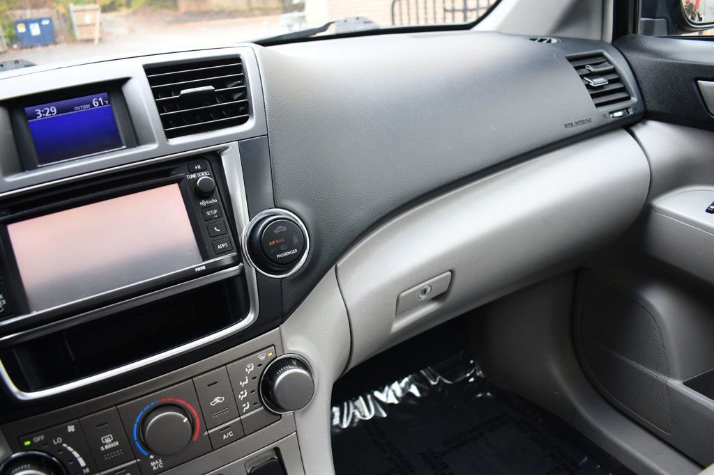 Used 2013 Toyota Highlander SE image 36