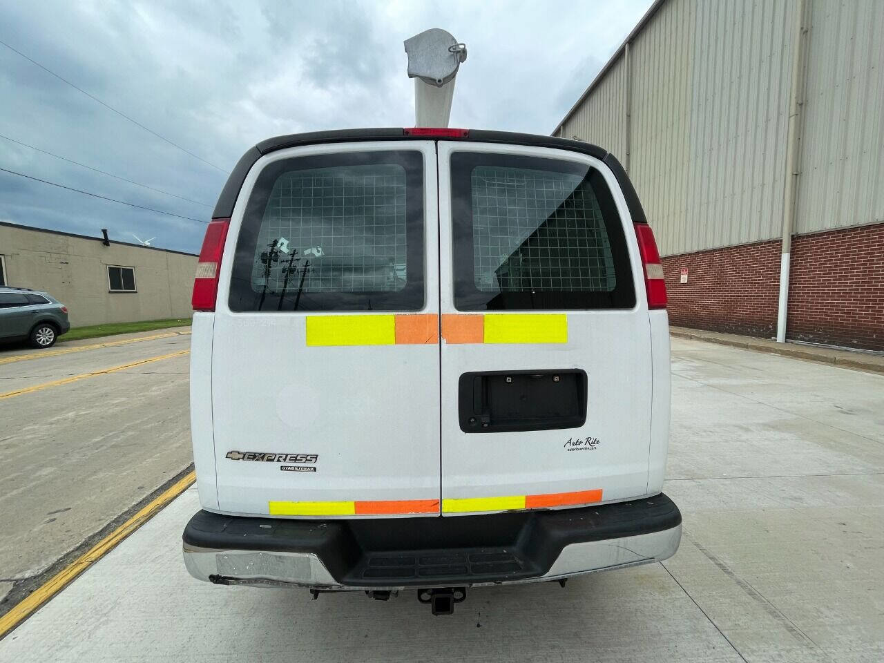 Used 2015 Chevrolet Express 2500 image 4