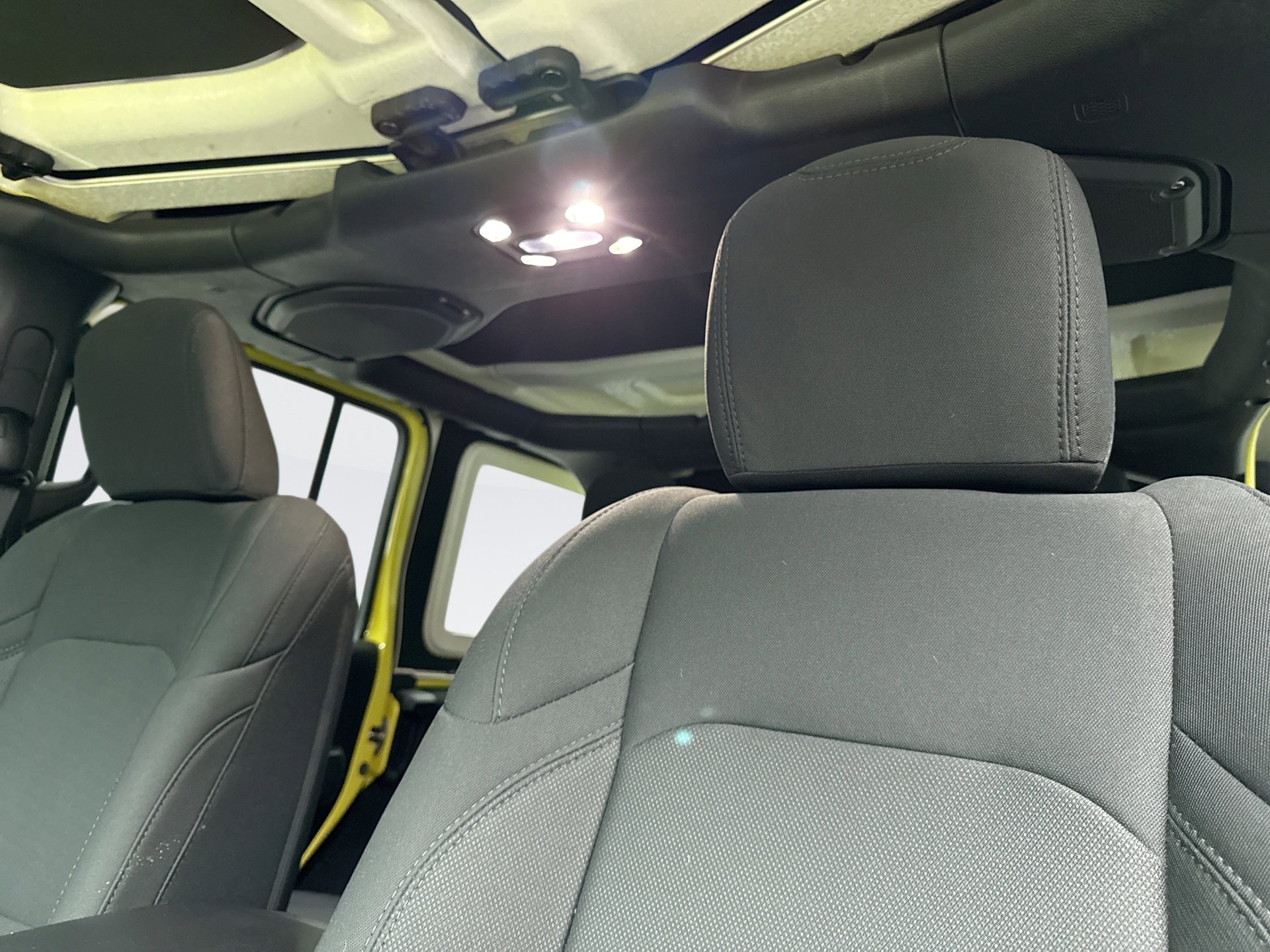 Used 2022 Jeep Wrangler Sport image 9