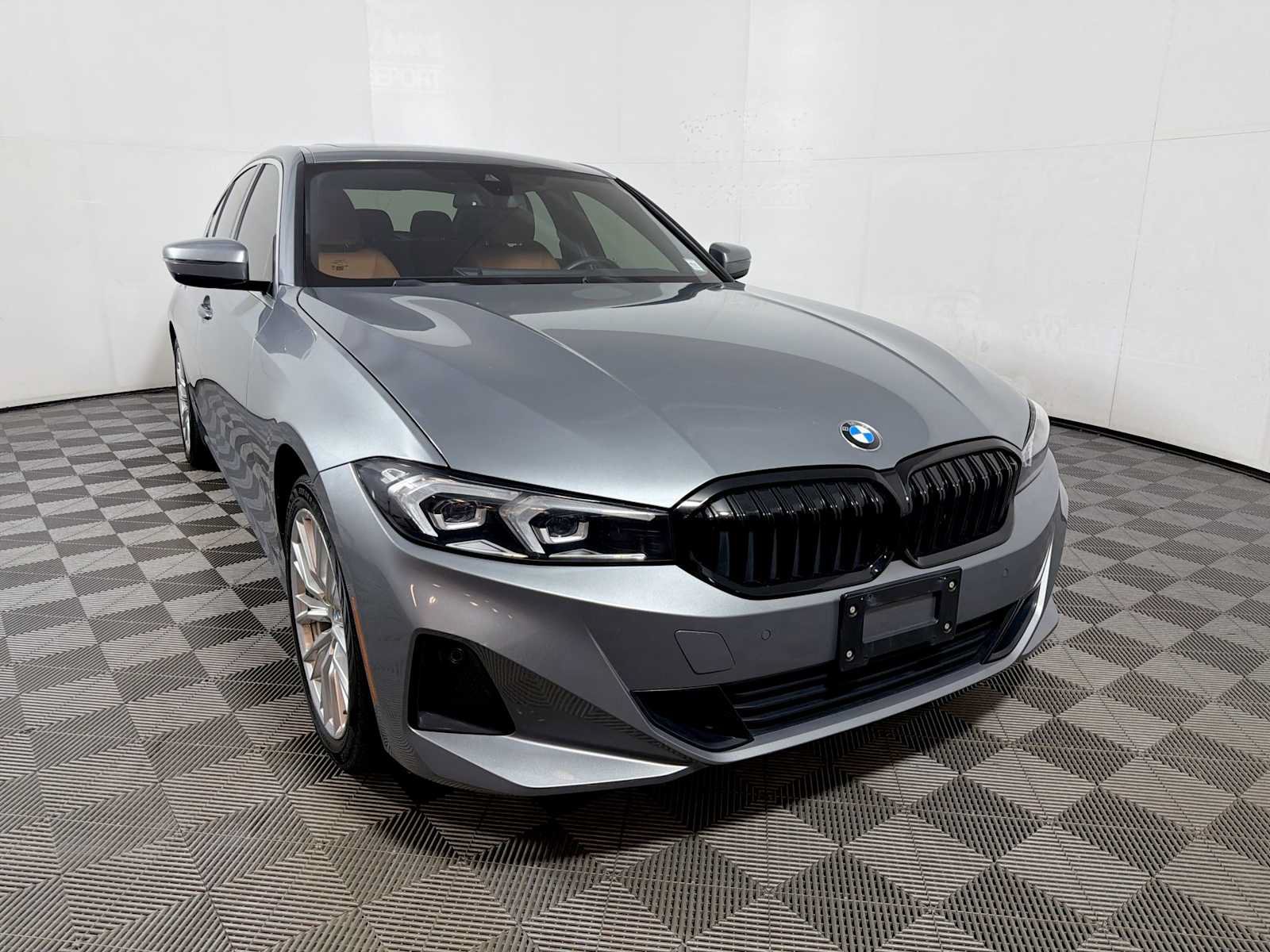 Used 2024 BMW 330i xDrive Sedan w/ Premium Package AWD/4WD image 2