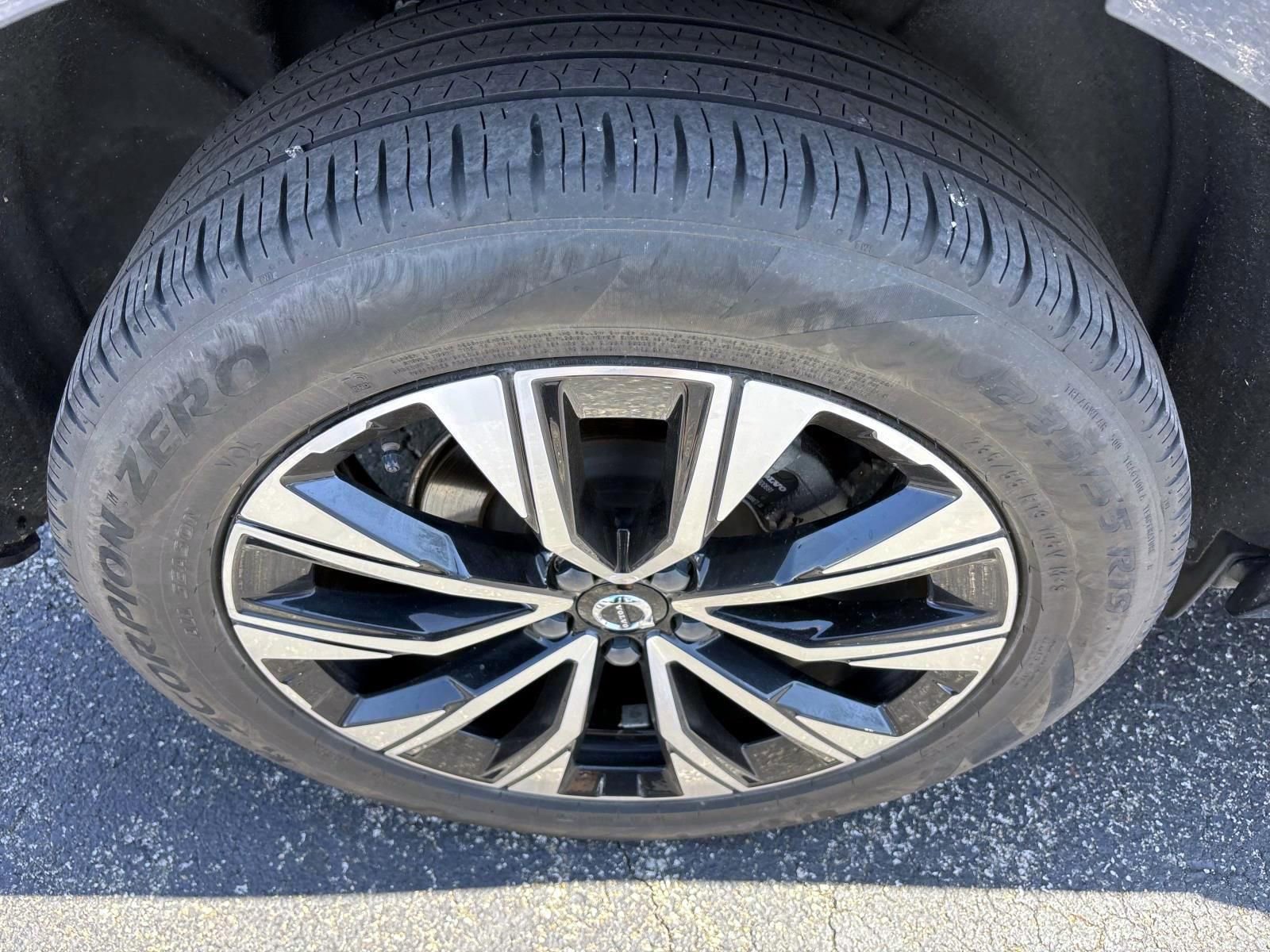 Used 2023 Volvo XC60 B5 Plus w/ Climate Package image 10