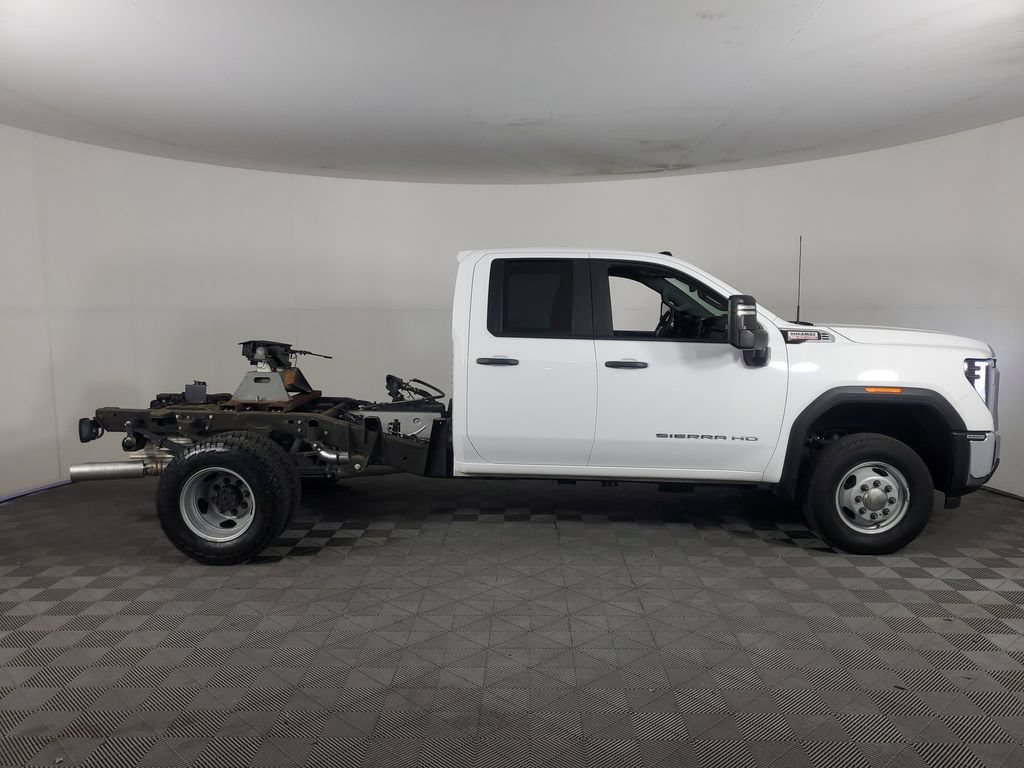 Used 2024 GMC Sierra 3500 Pro w/ Convenience Package AWD/4WD image 2