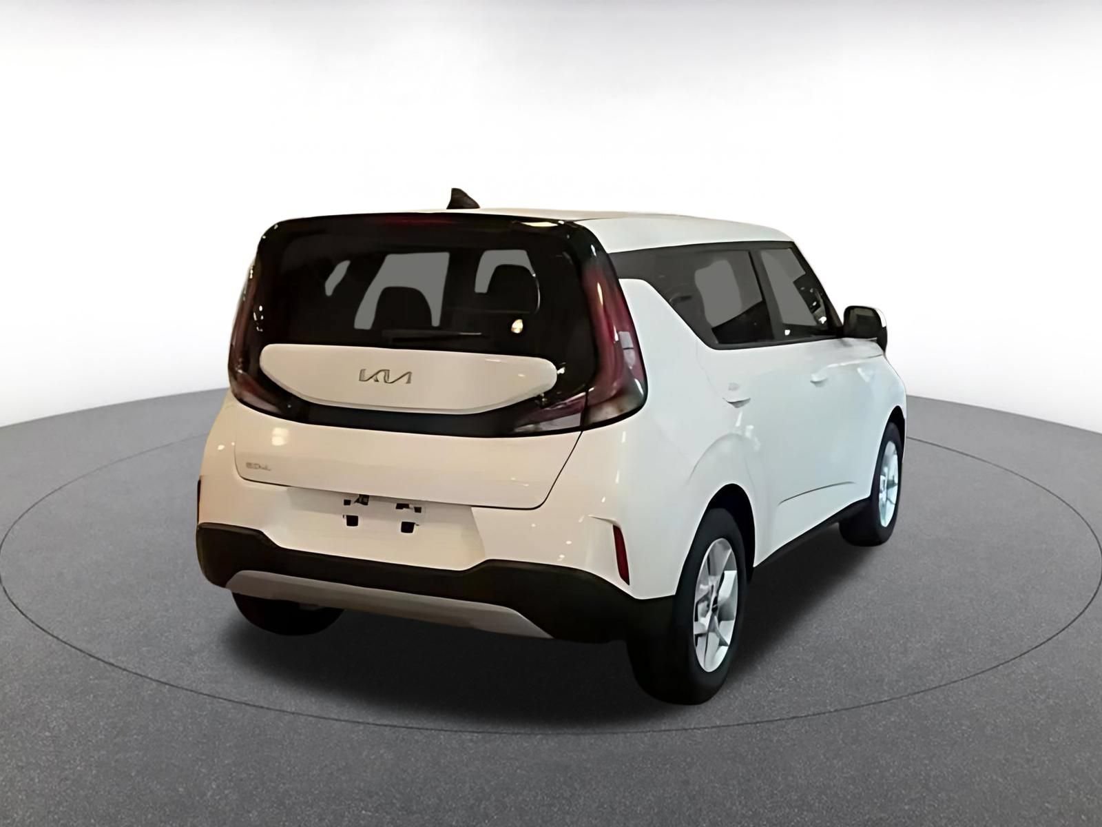Used 2025 Kia Soul LX w/ LX Technology Package FWD image 14