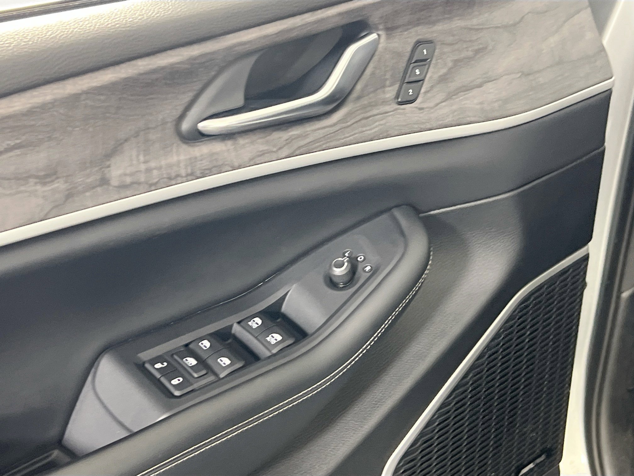 Used 2022 Jeep Grand Cherokee Limited image 18