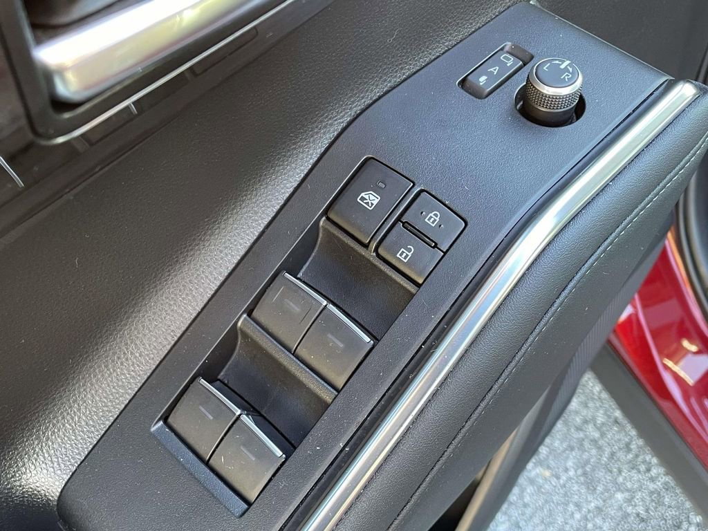 Used 2023 Toyota Highlander Limited image 8