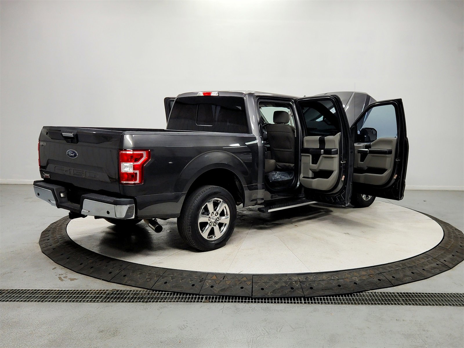 Used 2018 Ford F150 XLT w/ Equipment Group 302A Luxury image 15