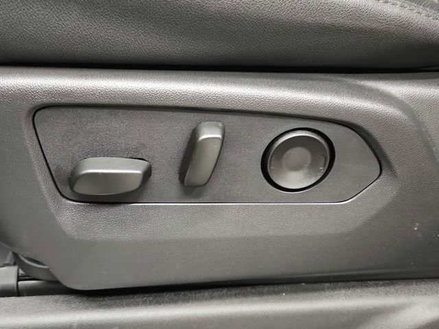 Used 2025 Chevrolet Silverado 2500 ZR2 w/ Technology Package image 31