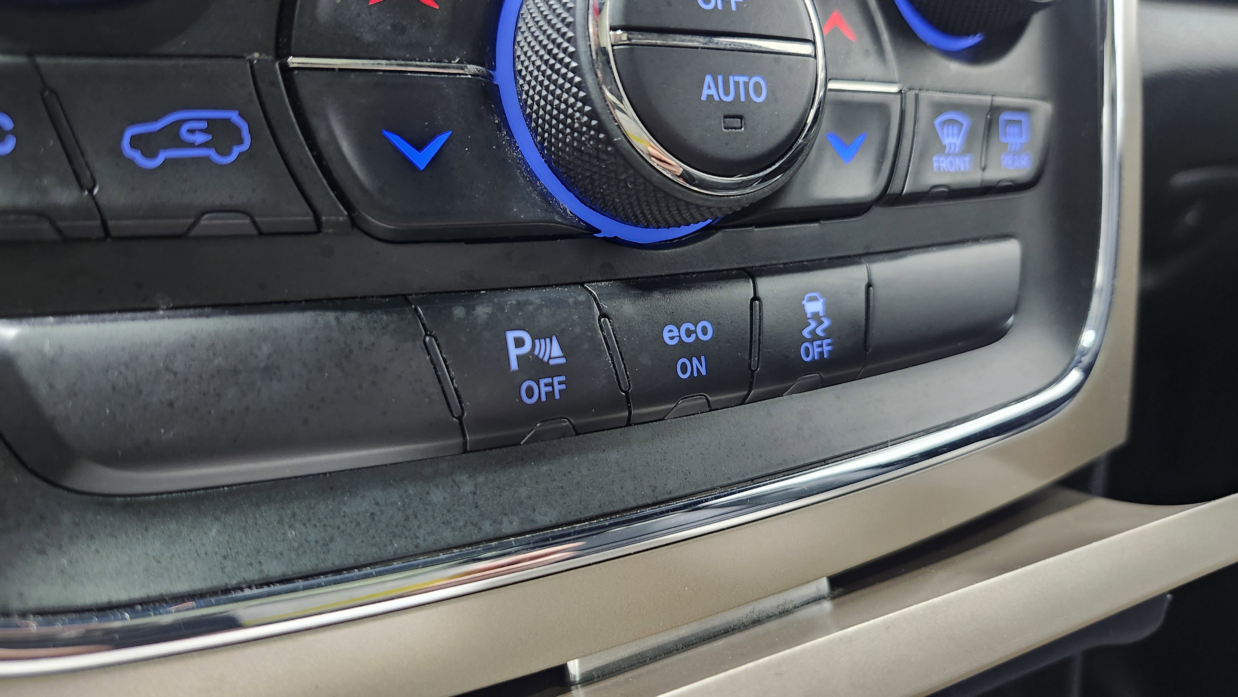 Used 2015 Jeep Grand Cherokee Limited w/ Luxury Group II image 35