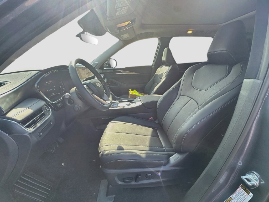 Used 2027 INFINITI QX60 Luxe w/ Cargo Package FWD image 23