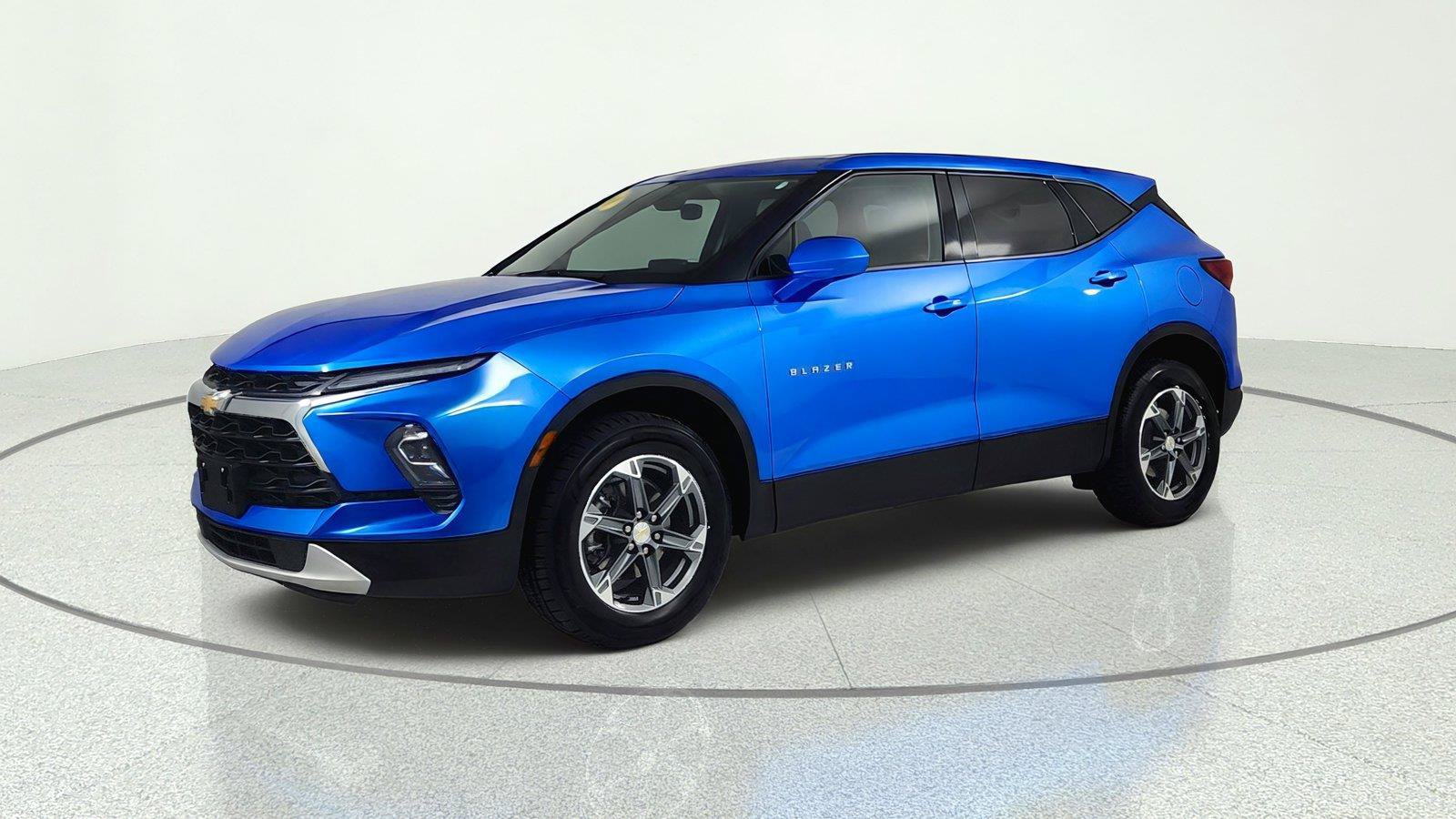 Used 2025 Chevrolet Blazer LT AWD/4WD image 3