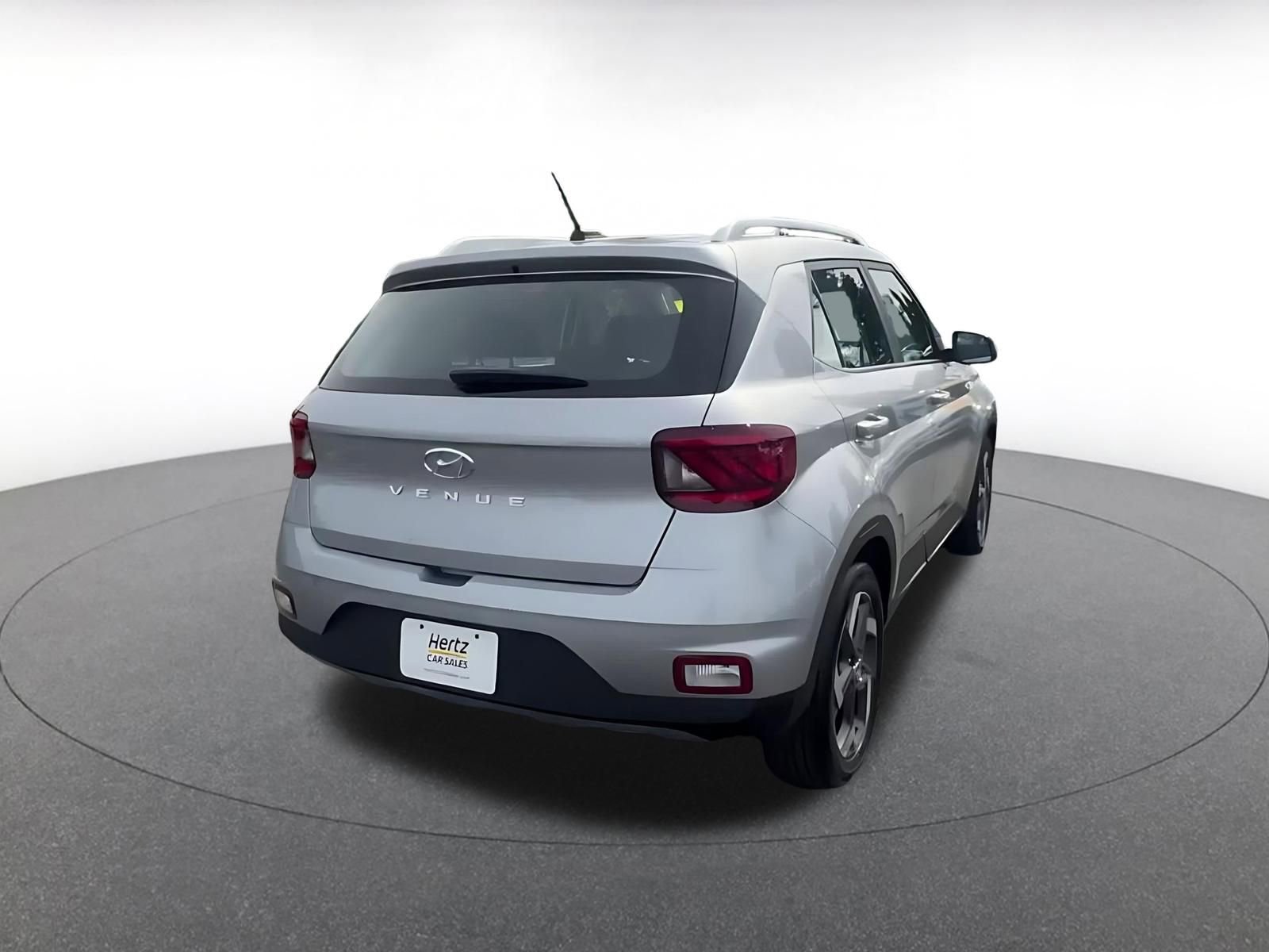 Used 2025 Hyundai Venue SEL image 14