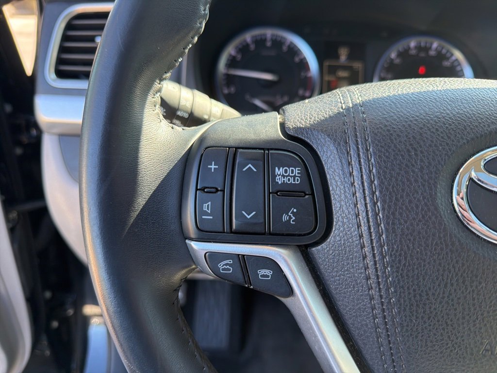 Used 2016 Toyota Highlander XLE image 27