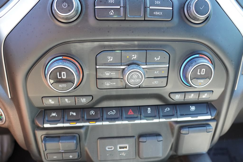Certified 2019 Chevrolet Silverado 1500 LTZ w/ LTZ Premium Package AWD/4WD image 31