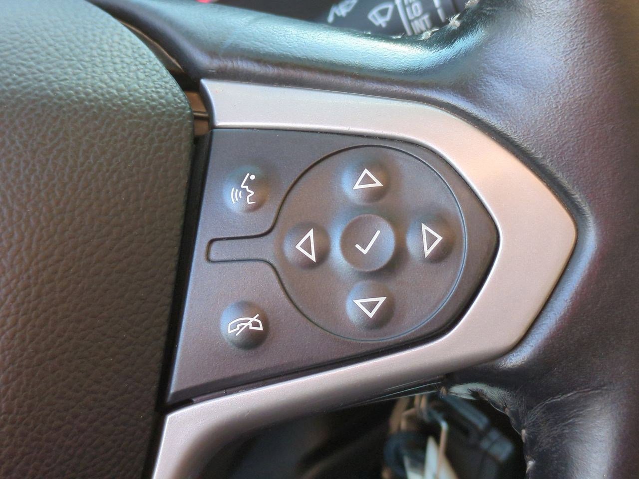 Used 2022 Chevrolet Colorado LT w/ LT Convenience Package image 12