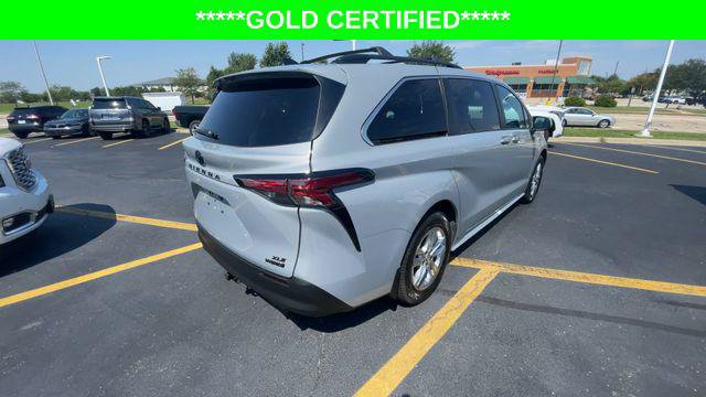 Certified 2022 Toyota Sienna XLE Woodland Edition AWD/4WD image 2