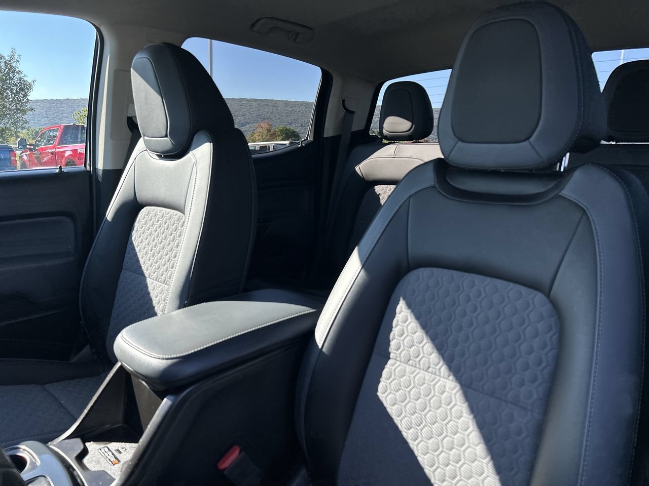 Used 2022 Chevrolet Colorado Z71 AWD/4WD image 23