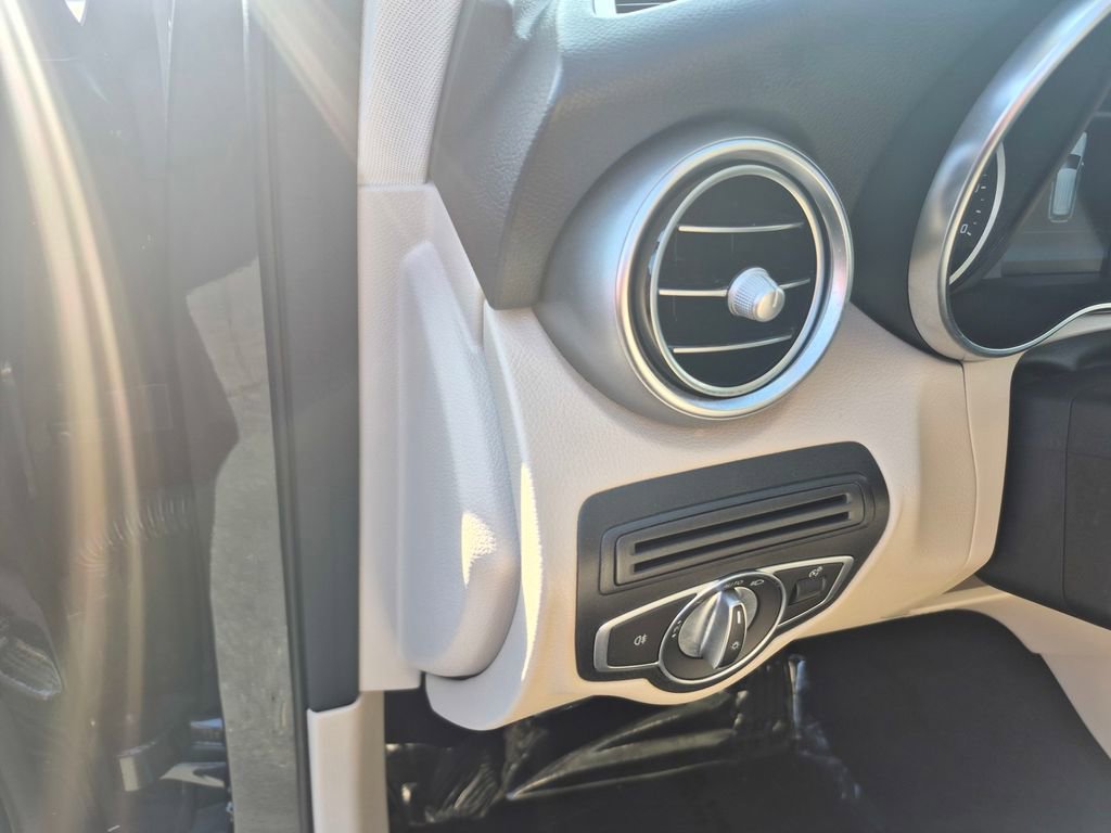 Used 2022 Mercedes-Benz GLC 300 image 20