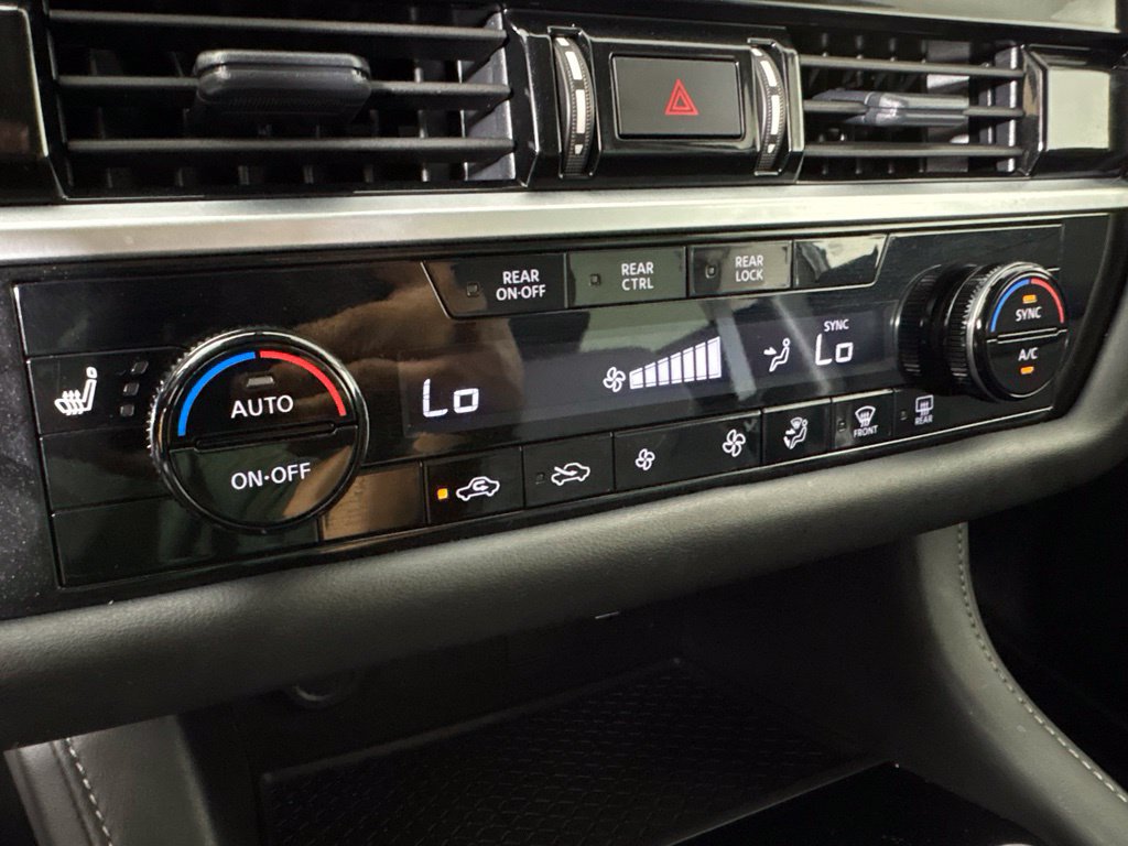 Used 2024 Nissan Pathfinder SV FWD image 33