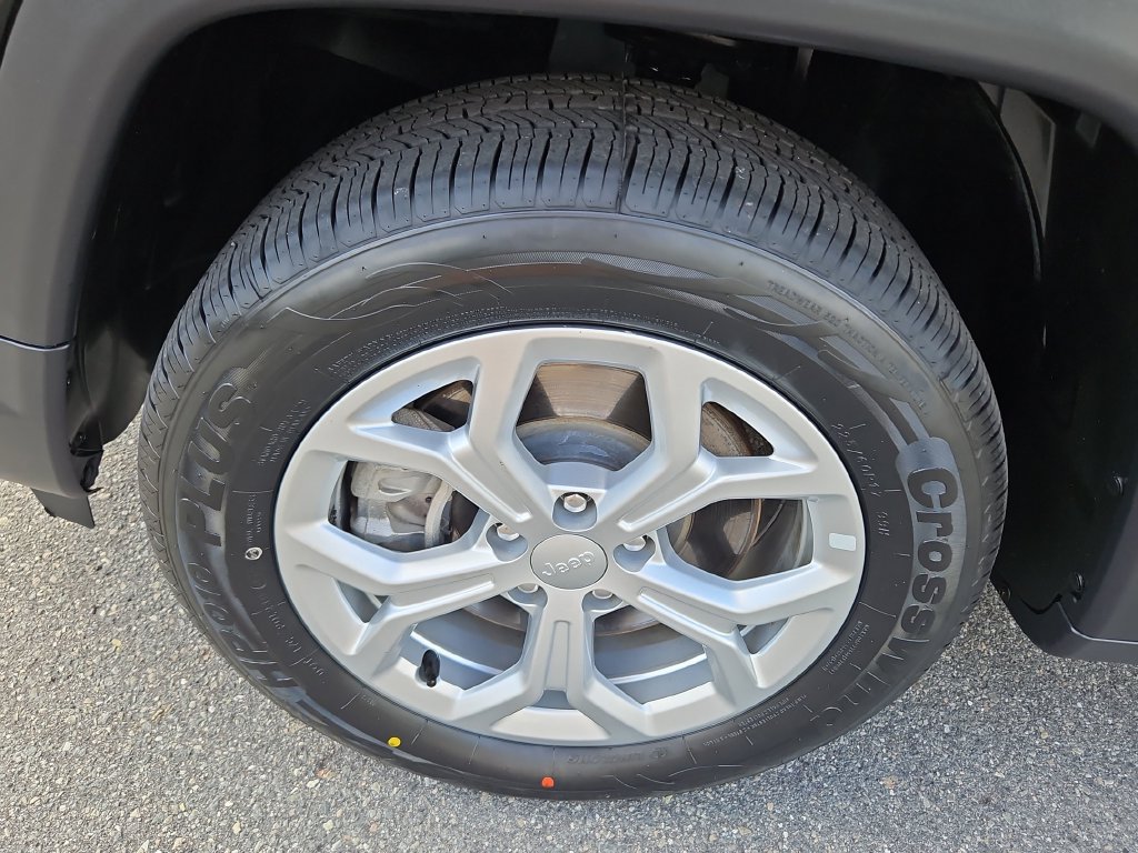 Used 2024 Jeep Compass Latitude AWD/4WD image 30