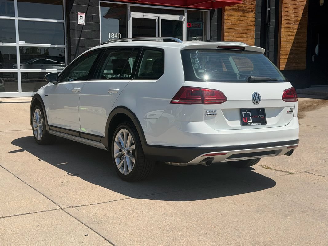 Used 2017 Volkswagen Golf Alltrack S AWD/4WD image 3