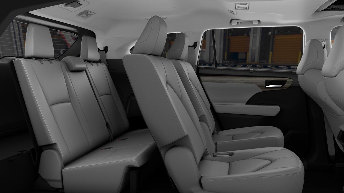 New 2026 Toyota Highlander Limited image 2