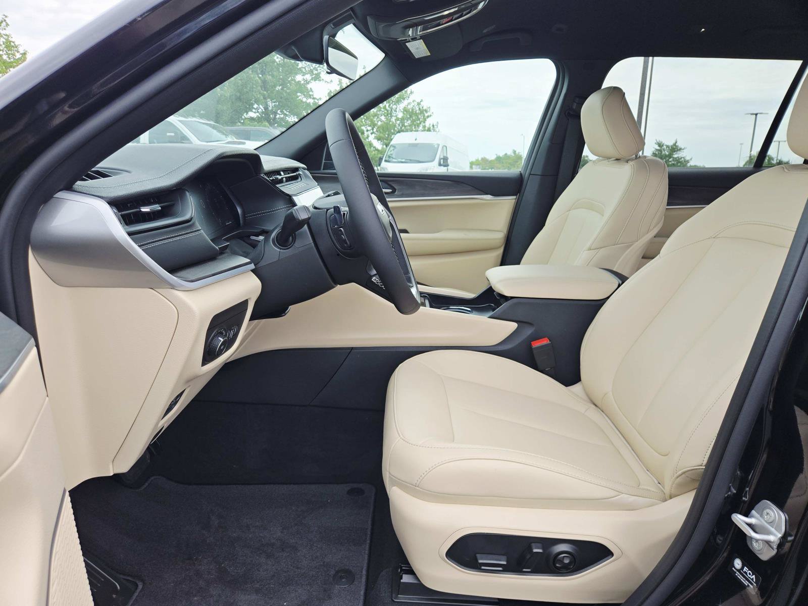 New 2026 Jeep Grand Cherokee L Limited AWD/4WD image 12
