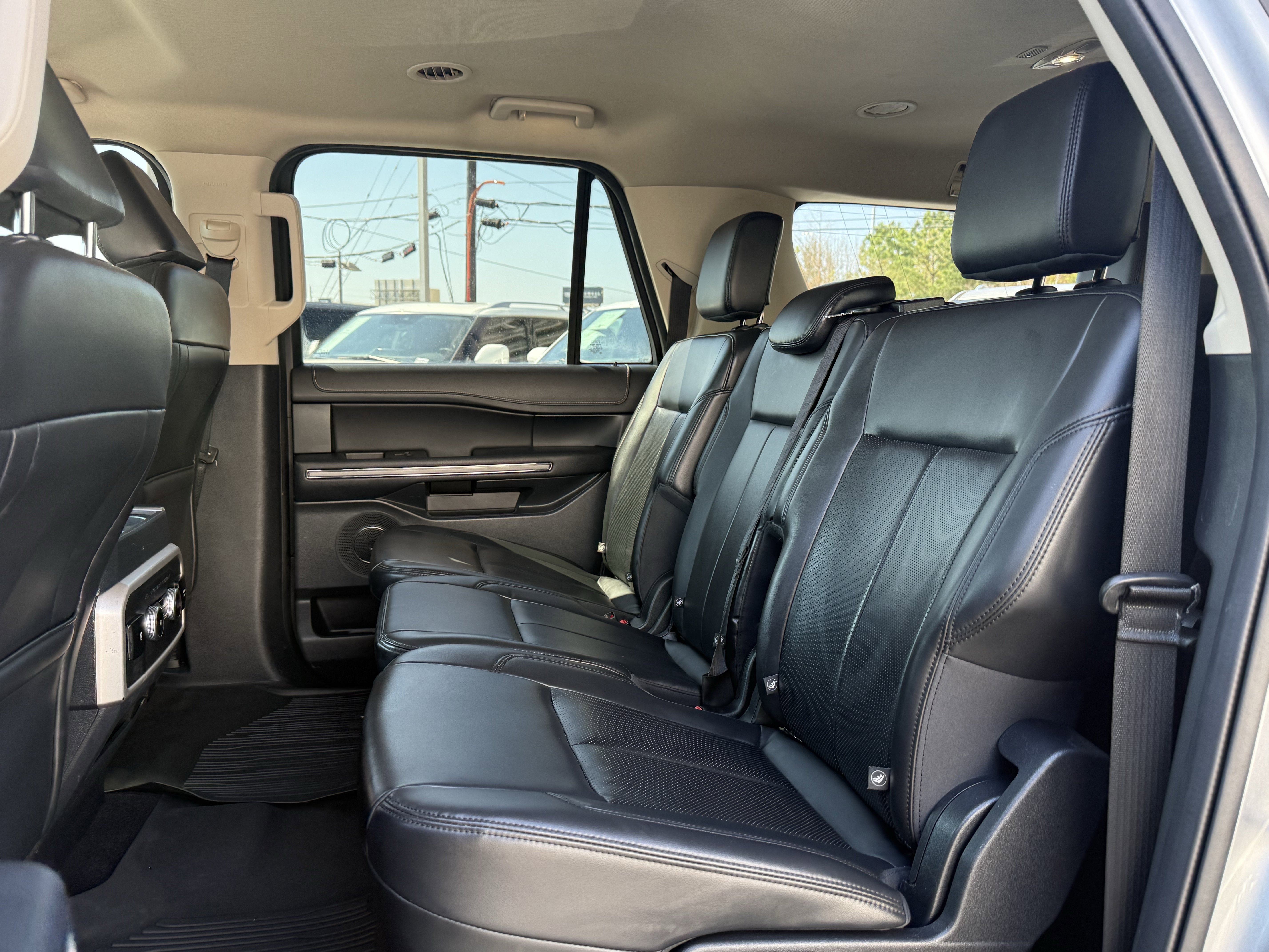 Used 2022 Ford Expedition Max XLT image 15