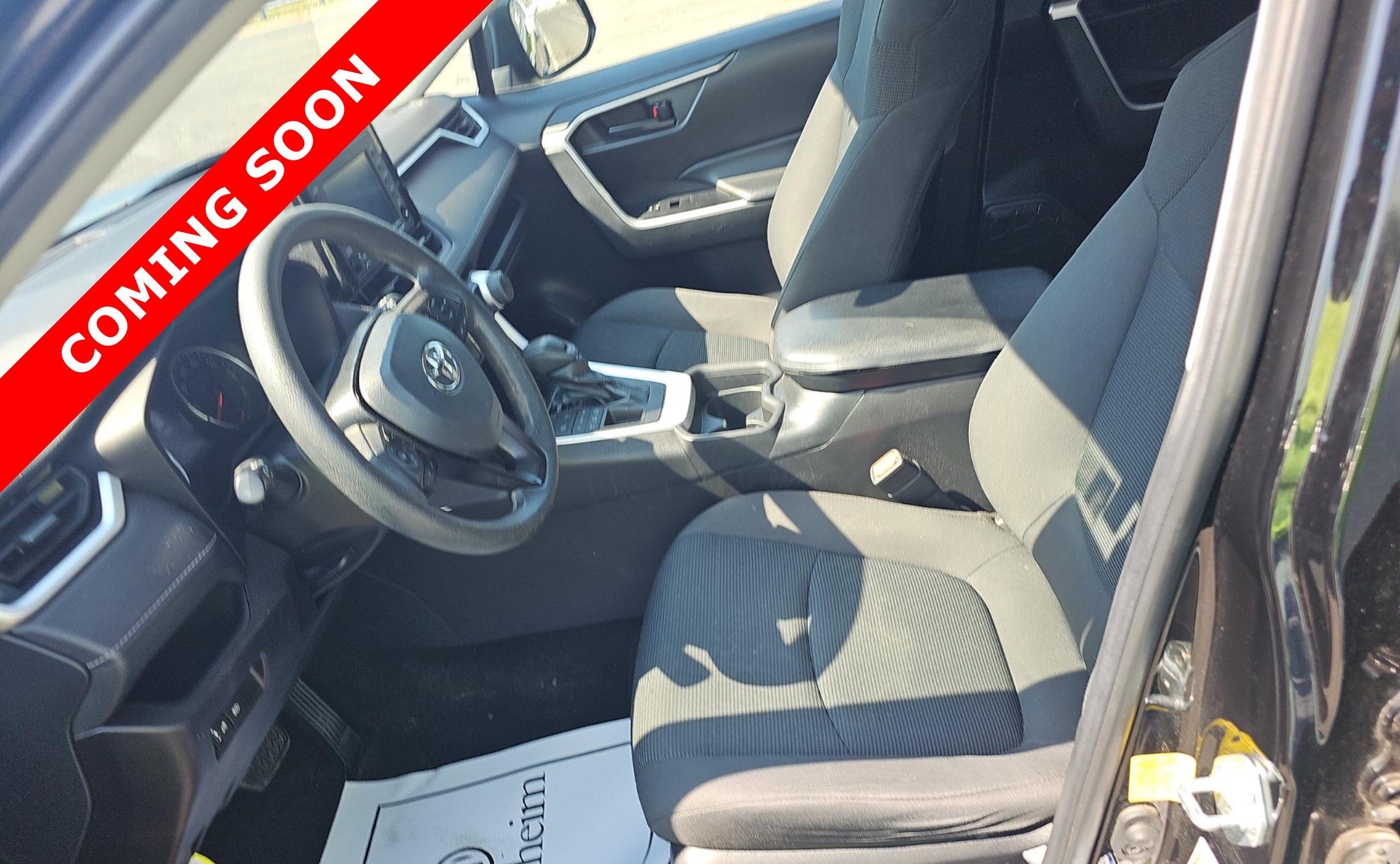 Used 2021 Toyota RAV4 LE AWD/4WD image 5