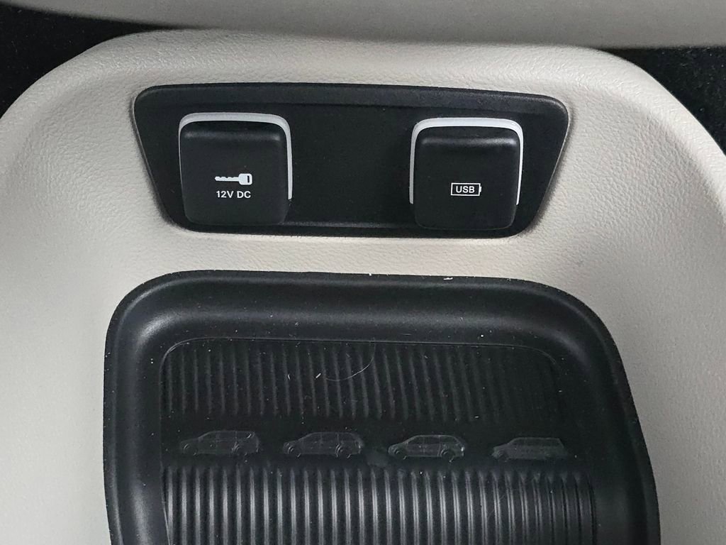 Used 2019 Chrysler Pacifica Limited w/ Tire & Wheel Group image 30