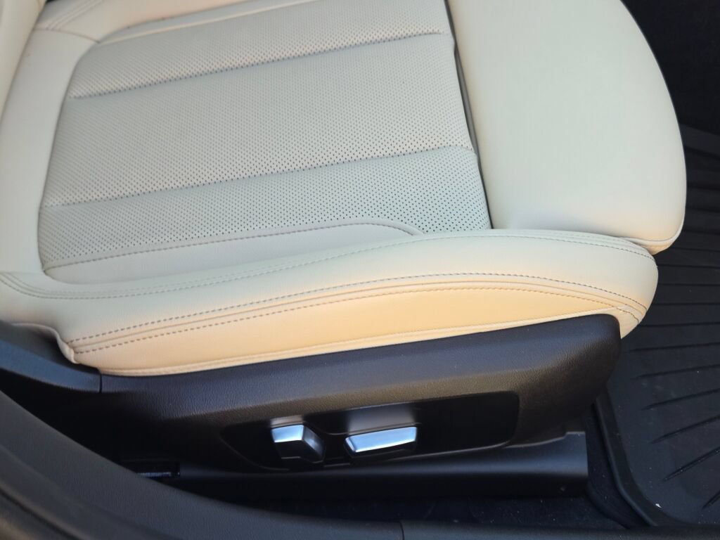 Used 2023 BMW 330i xDrive Sedan w/ Driving Assistance Package AWD/4WD image 12