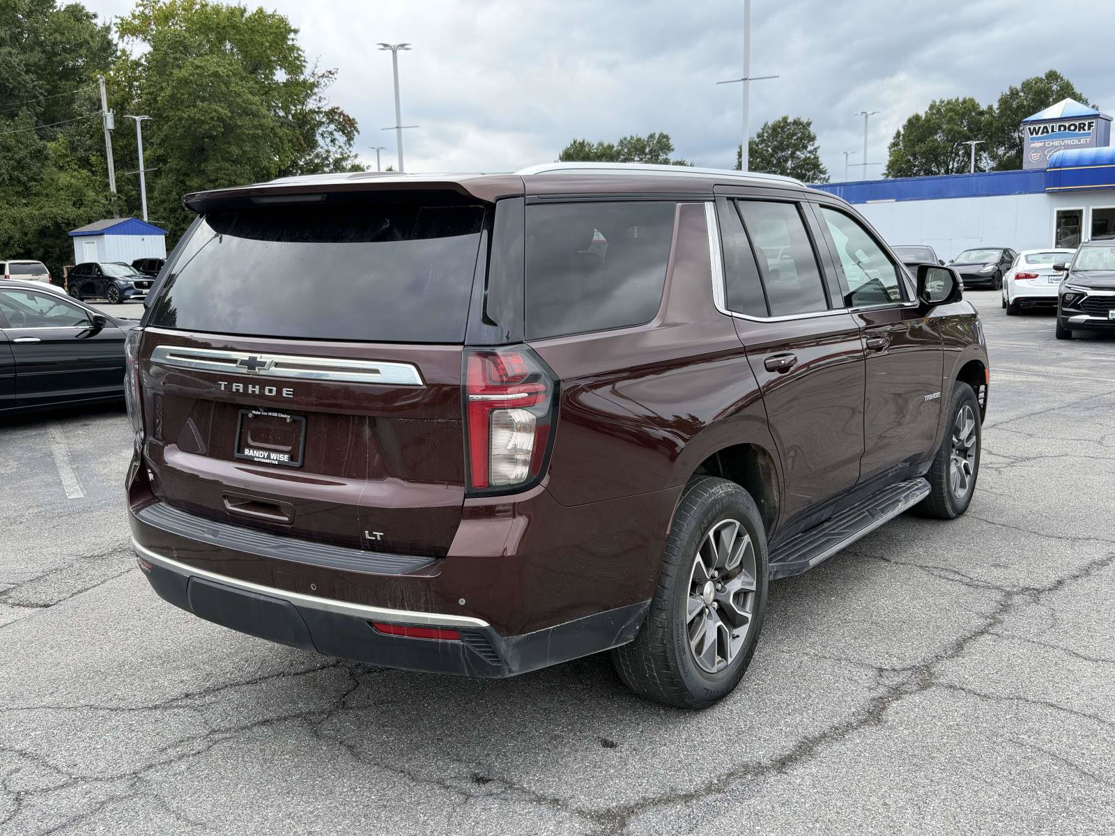 Used 2022 Chevrolet Tahoe LT w/ Luxury Package AWD/4WD image 2