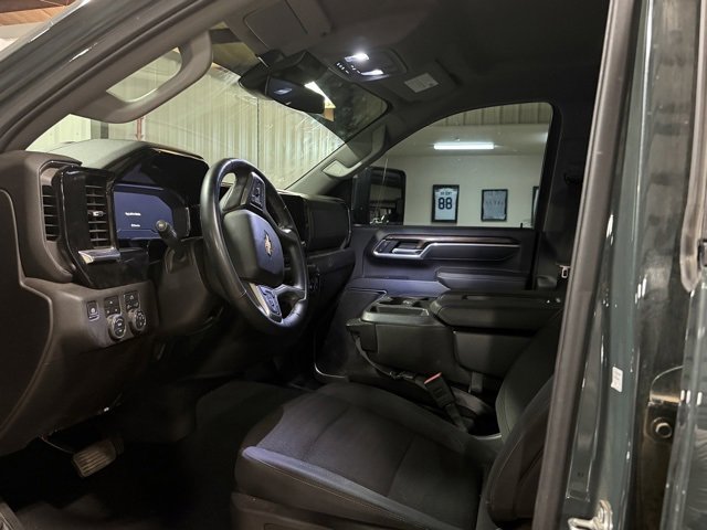 Used 2025 Chevrolet Silverado 2500 LT w/ Convenience Package image 11